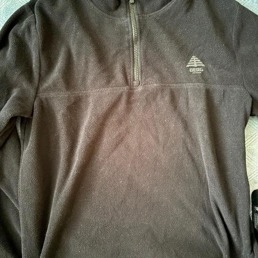 Unbranded Women's Black Sweatshirt